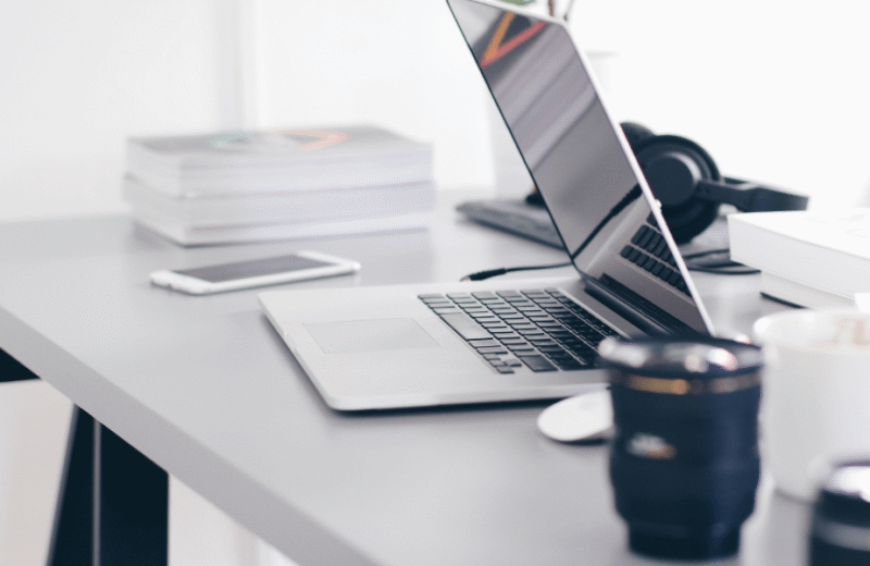 Presnejšie plánovanie absencií, fakturačné kontakty a prepojenie so Zapier